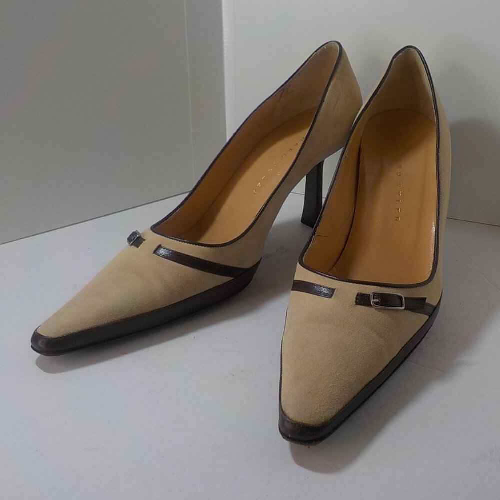 RICHARD TYLER, Tan Brushed Suede Leather Pump with Brown Leather Trim Detail